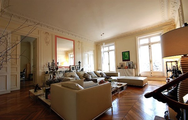 Le grand séjour donnant sur l'avenue de l'Opéra