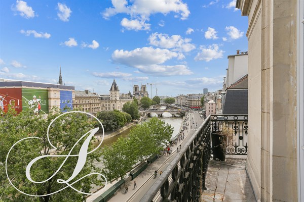 Vue depuis le salon et le balcon filant